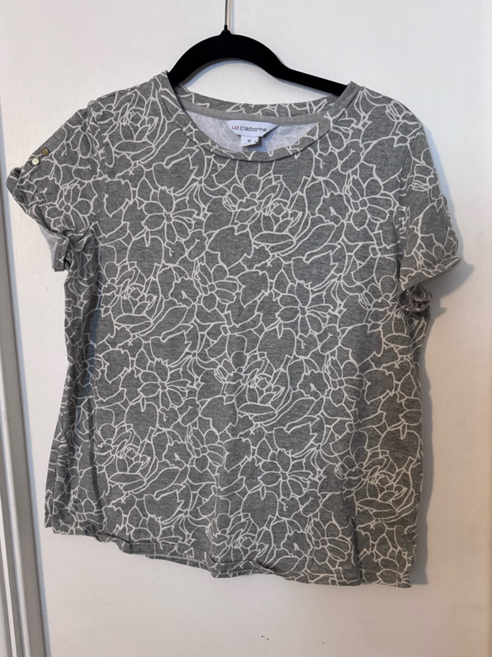 Liz Claiborne Gray Floral Print Crewneck Tee size medium